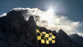 Drapeau prévenant d'un risque d'avalanches, à Chamonix, en février 2016. Photo d'illustration