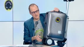 Anthony Morel présente une valise qui fait également moyen de transport.