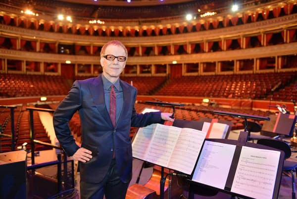 Danny Elfman, fidèle compositeur de Tim Burton, est en concert à Paris du 10 au 12 octobre 2015. Danny Elfman, fidèle compositeur de Tim Burton, est en concert à Paris du 10 au 12 octobre 2015.