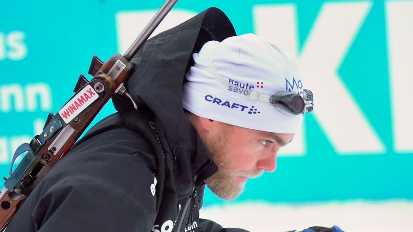 Lunettes de plongée sur la tête, Antonin Guigonnat la joue comme Léon Marchand avant le sprint hommes du Grand-Bornand - le 19/12/2024 Lunettes de plongée sur la tête, Antonin Guigonnat la joue comme Léon Marchand avant le sprint hommes du Grand-Bornand - le 19/12/2024