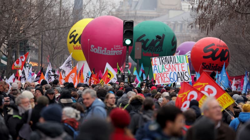 Des manifestants contre la réforme des retraites à Paris, le 19 janvier 2023.