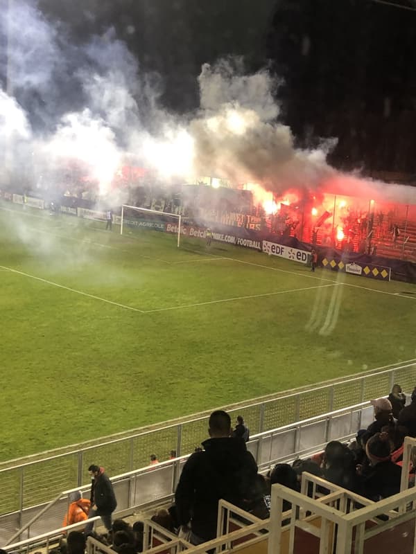 Smoke during the match between Jura Sud and Saint-Etienne
