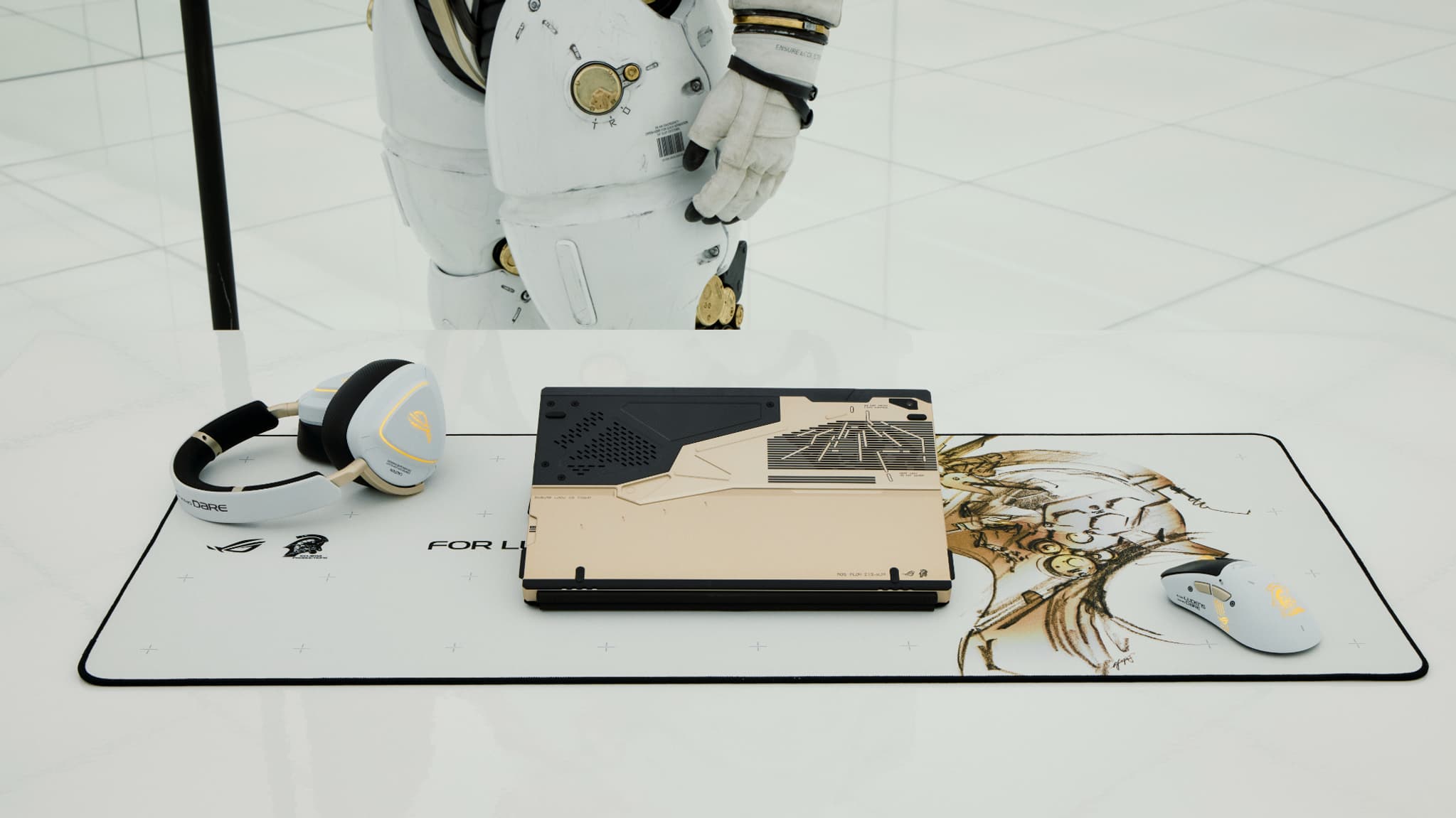 Avec la tablette ROG Flow Z13-KJP, Asus a prévu un casque, un tapis de souris et une souris assortis Avec la tablette ROG Flow Z13-KJP, Asus a prévu un casque, un tapis de souris et une souris assortis