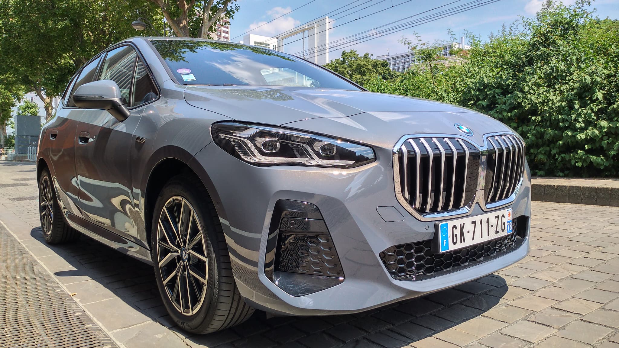 Seuls deux constructeurs en Europe continuent de commercialiser des monospaces, Mercedes avec le Classe B et BMW, comme avec ce 225e XDrive Active Tourer.