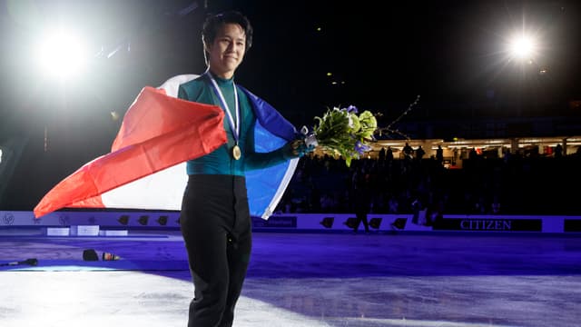 Adam Siao Him Fa après son titre de champion d'Europe de patinage, le 27 janvier 2023