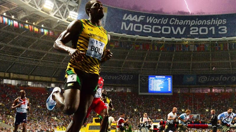 Usain Bolt vainqueur du 100m des Mondiaux en plein orage