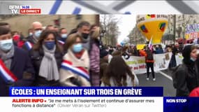 Anne Hidalgo rejoint le cortège parisien des professeurs en grève
