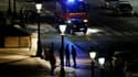 Des enquêteurs sur le Pont-Neuf, à Paris, où des policiers ont tiré sur une voiture qui a tenté de les percuter selon une source policière, tuant deux personnes, le 25 avril 2022