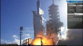 Décollage réussi pour Falcon Heavy de SpaceX, "la fusée la plus puissante du monde"