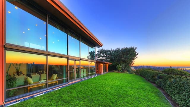 Cette grande maison de 368 mètres carrés située à Clyde Hills, dans l'état de Washington où est basé le QG du géant de l'informatique, a été bâtie en 1963, et rénovée depuis.