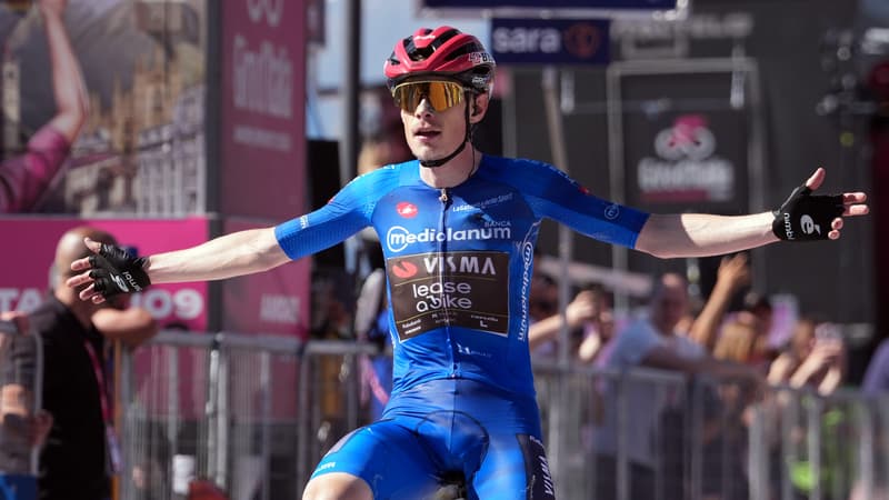 Jonas Vingegaard en train de celebrer sa victoire sur la 14e etape du Tour d Italie le 23 mai 2026 2291086