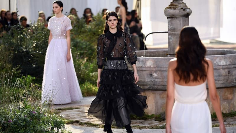 Un défilé Chanel Haute Couture à Paris en janvier 2020