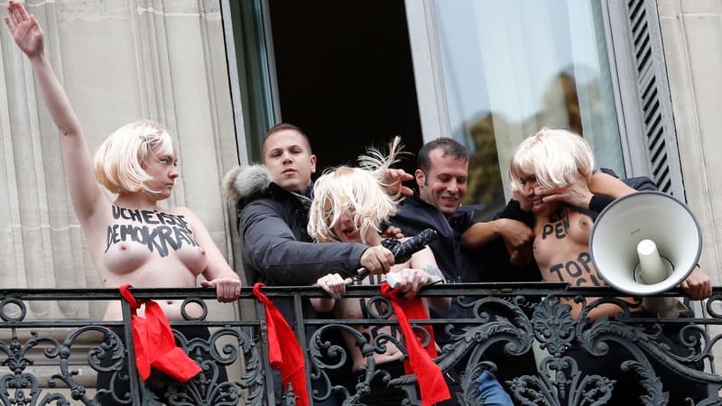 Les trois Femen ont été évacuées violemment par des membres du FN qui ont réussi à pénétrer dans leur chambre.