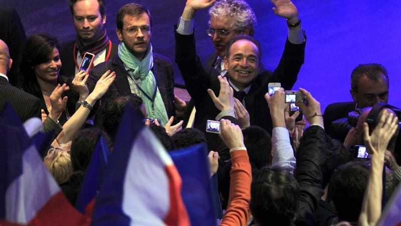 Jean-Francois Copé, à la Mutualité à Paris, dimanche soir. Le secrétaire général de l'UMP appelle à la mobilisation générale de l'électorat de Nicolas Sarkozy, au lendemain du premier tour de l'élection présidentielle. /Photo prise le 22 avril 2012/REUTER