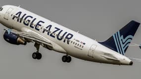 La compagnie Aigle Azur dont les liaisons avec l'Algérie représentent 50% à 60% de l'activité, emploie 1150 salariés dont 350 en Algérie. Elle a transporté 1,881 million de passagers en 2018.