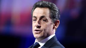 Nicolas Sarkozy se dit "ému" sur Twitter