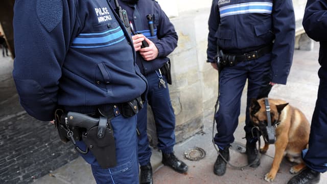 Des policiers municipaux en armes, à Toulouse (Photo d'illustration).