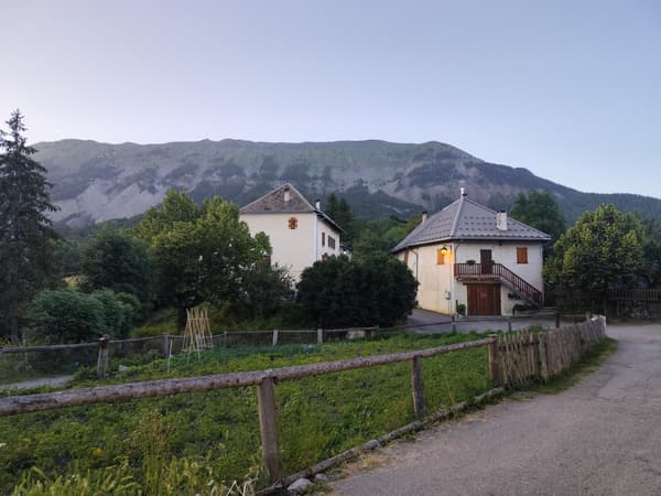 Le hameau du Haut-Vernet (Alpes-de-Haute-Provence) où Emile, un petit garçon de 2 ans et demi, a disparu le 8 juillet 2023.