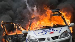 Le véhicule s'était embrasé quai de Valmy à Paris après qu'un fumigène a été lancé à l'intérieur.