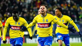 Arthur Vitelli célèbre la victoire de Sochaux contre Reims (2-2, 5 t.a.b. 4, Coupe de France), le 21 janvier 2024