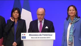 Bernard Cazeneuve entouré de Ségolène Royal et de Anne Hidalgo mercredi 25 novembre