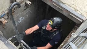 Une brigade spéciale de la police patrouille dans les catacombes à Paris.