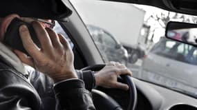 Selon Auto-Plus, 20% des conducteurs franciliens téléphonent régulièrement en conduisant.