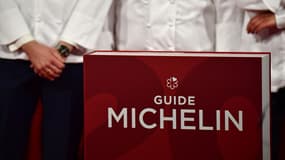 Une édition du célèbre Guide Michelin photographiée en janvier 2021.