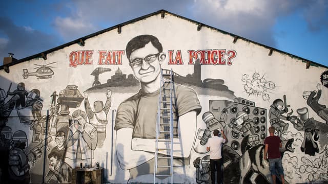 Une fresque réalisée en hommage à Steve Caniço par deux artistes, Eric et Lucas, le 29 juillet 2019 à Nantes.