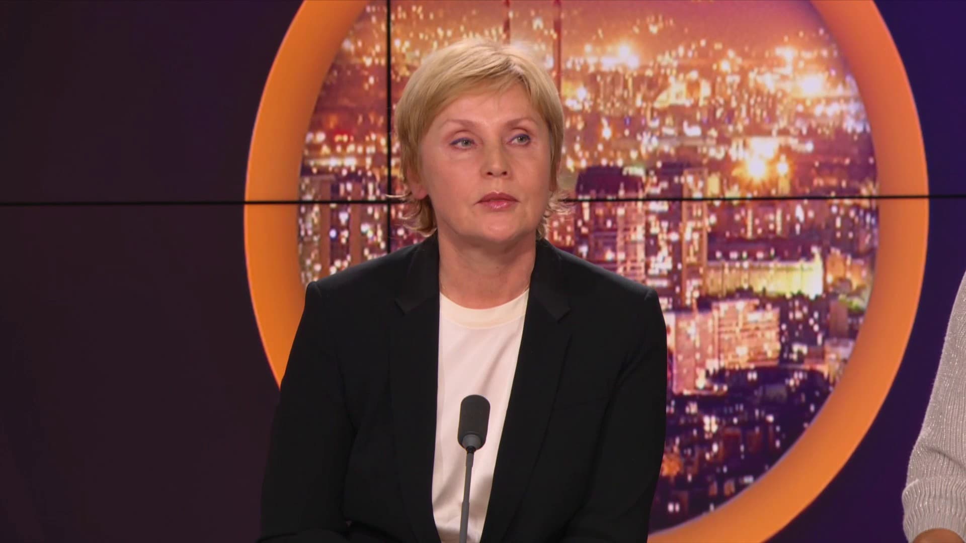 Zhanna Agalakova, journaliste russe qui a défié le Kremlin au début de ...