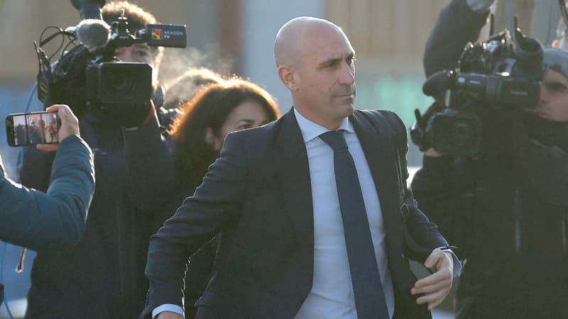 "Absolument sûr", à son procès, Luis Rubiales affirme avoir que Jenni Hermoso était consentante pour son baiser