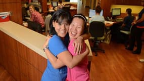 Sans nouvelles l’une de l’autre pendant près de quarante ans, Holly Hoyle O’Brien et Meagan Hughes, des soeurs nées en Corée du Sud puis adoptées aux Etats-Unis, ont été embauchées par le même hôpital en Floride.