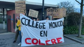 Des enseignants du collège Monod sont en grève ce mardi pour dénoncer les groupes de niveau annoncés par le gouvernement pour la rentrée 2024.