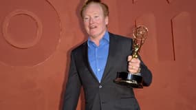 L'animateur Conan O'Brien avec son Emmy Award, le 15 septembre 2024. 