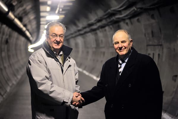 Le Français Philippe Cozette (gauche) et le Britannique Graham Fagg (droite) se sont retrouvés à l'occasion des 20 ans de l'Eurotunnel en 2014.
