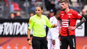 Stéphanie Frappart lors d'un match de Ligue 1 en 2022