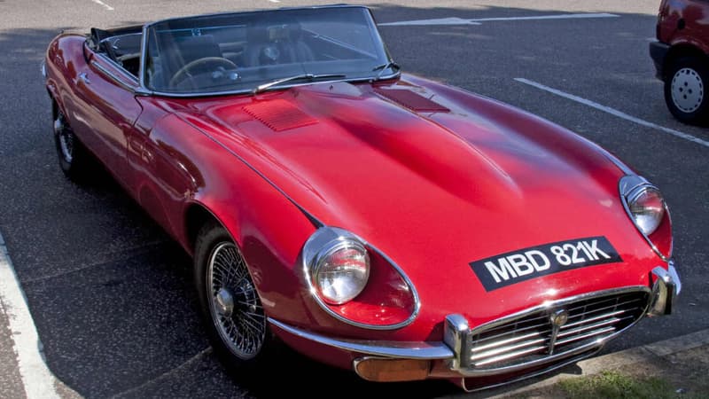 La Type E est la Jaguar qui vient tout de suite à l'esprit, tant elle a marqué son époque dans les années 60, et continue aujourd'hui une belle carrière sur le marché de la collection.