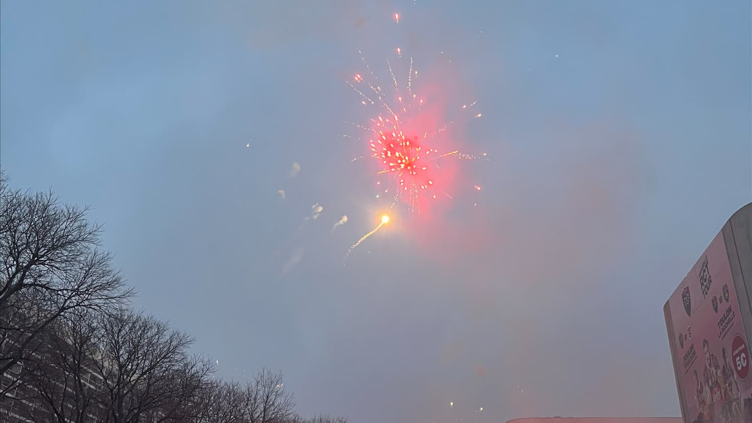 Le feu d'artifice sur le parvis du Vélodrome, 26 février 2023