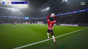 La touche litigieuse de Tillman lors de PSV-Gérone, le 5 novembre 2024.