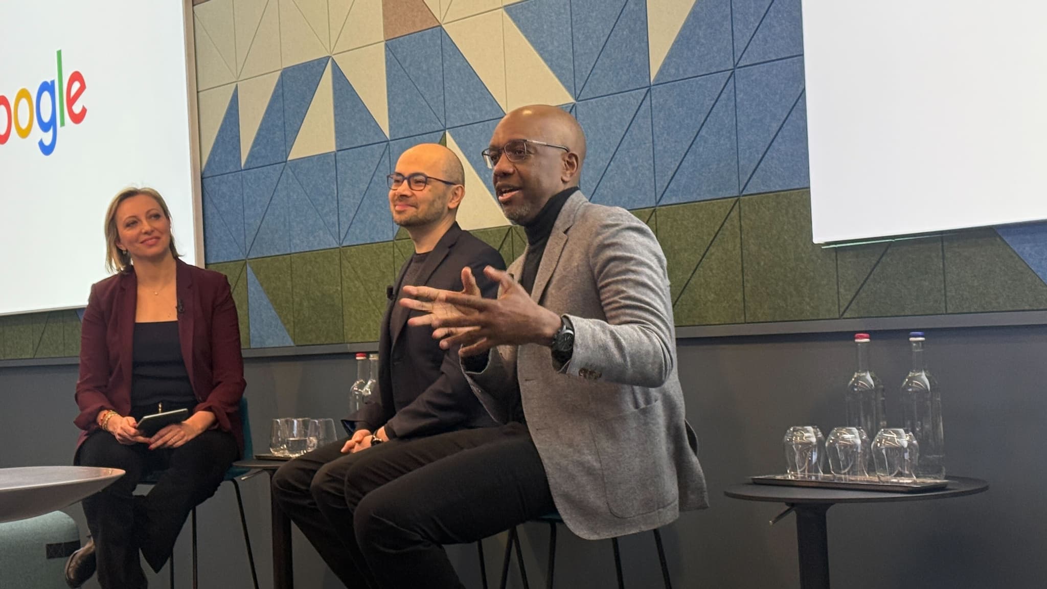 Demis Hassabis (président de DeepMind) et James Manyika, vice-président de Google en charge des sujets Société, Innovations et Technologie.