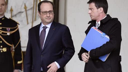 Le président François Hollande et son Premier ministre Manuel Valls sur le perron de l'Elysée, le 1er avril 2015