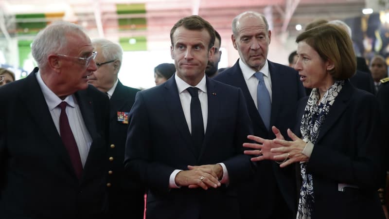 Emmanuel Macron et la ministre des Armées Florence Parly, lors d'une visite au salon Euronaval le 23 octobre 2018 - BENOIT TESSIER / POOL / AFP