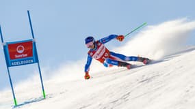 Le skieur français Léo Anguenot lors du slalom géant d'Adelboden