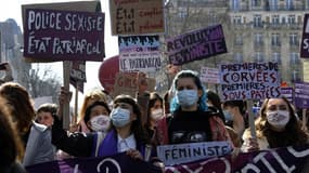Des manifestantes lors du cortège pour les droits des femmes ce lundi à Paris.