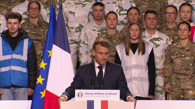 "3.000 jeunes seront choisis pour effectuer le service national à l'été 2026 (...) pour atteindre 50.000 jeunes en 2035", annonce Emmanuel Macron