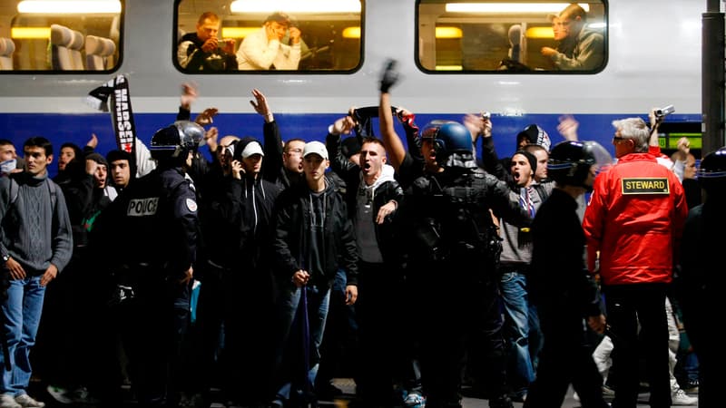 Tensions à Marseille: une bagarre entre supporters de l'OM et du PSG évitée à la gare Saint-Charles