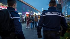 Des gendarmes en patrouille à Tours, le 19 décembre 2016