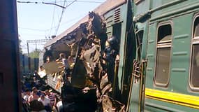 Le train de voyageurs après la collision, mardi matin, à la gare de Bekasovo, à 80 km au sud de Moscou.