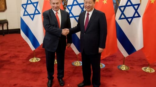 Le président chinois Xi Jinping reçoit le Premier ministre israélien Benjamin Netanyahu à Pékin, le 21 mars 2017