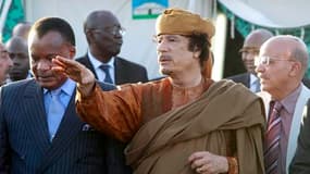 Le dirigeant libyen Mouammar Kadhafi, qui a rencontré dimanche à Tripoli une délégation de l'Union africaine, a accepté la feuille de route présentée par les médiateurs de l'UA en vue de mettre fin à la crise en Libye, a déclaré le président sud-africain